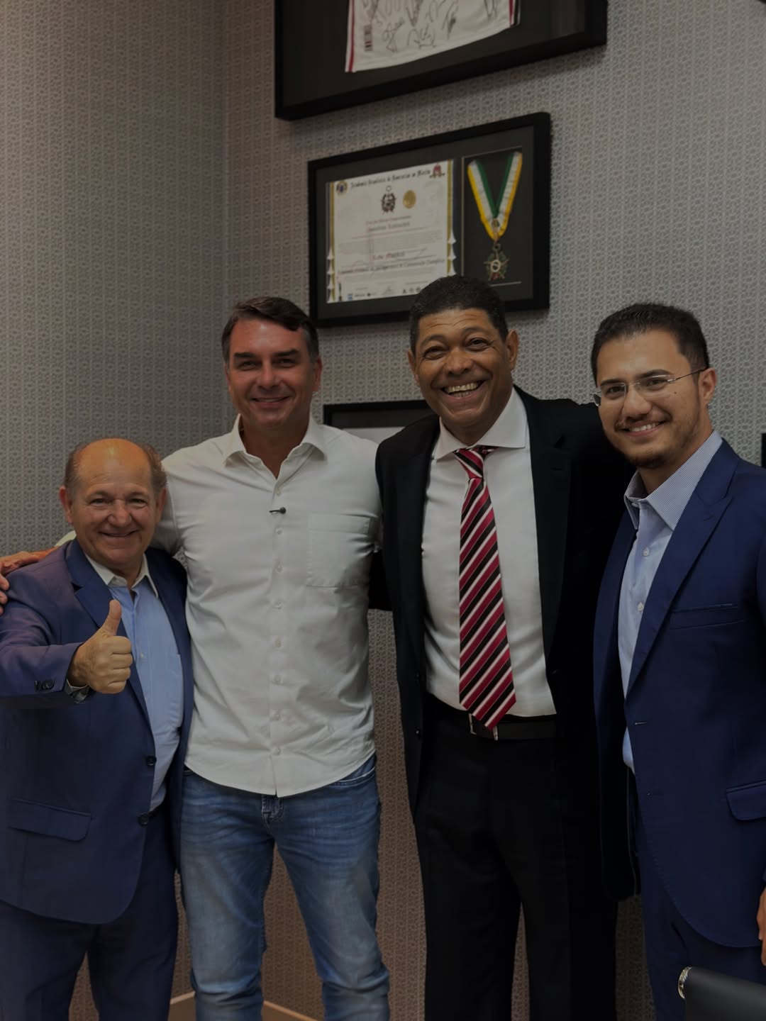 Rodrigo Moraes em encontro com lideranças